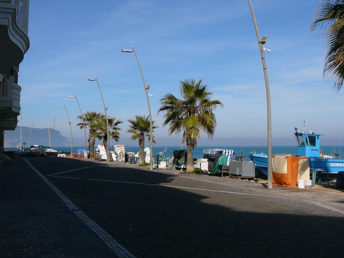 Appartamento Paradiso Azzurro ปอร์โตเรกานาติ ภายนอก รูปภาพ